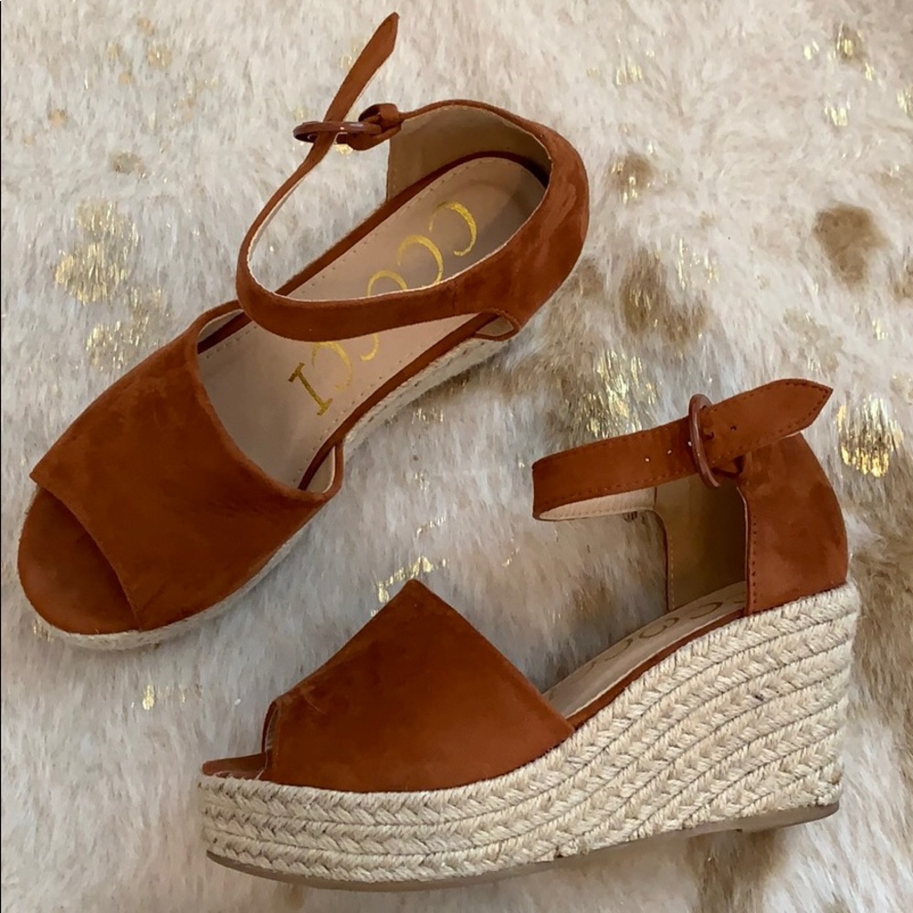 Open toed wedges